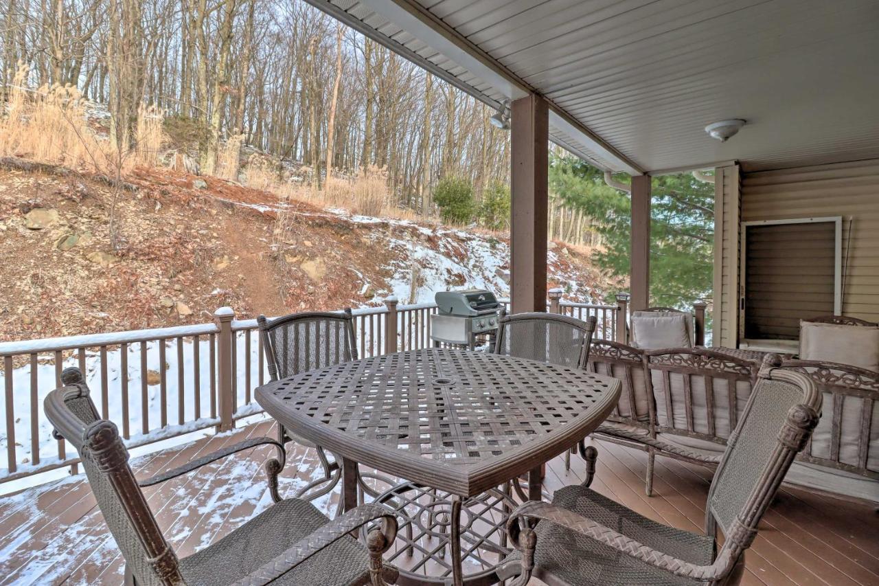 Lake Harmony Home With Hot Tub Less Than Half Mi To Ski! Exterior photo